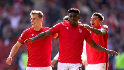  萨拉赫里程碑夜哑火，利物浦爆冷负升班马  