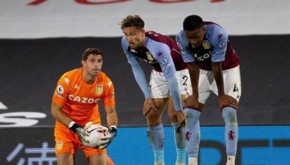  都灵门将多次神扑零封对手  