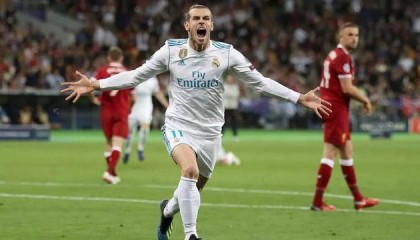  迪亚斯倒钩技惊四座，利物浦客场艰难战平曼联握手言和