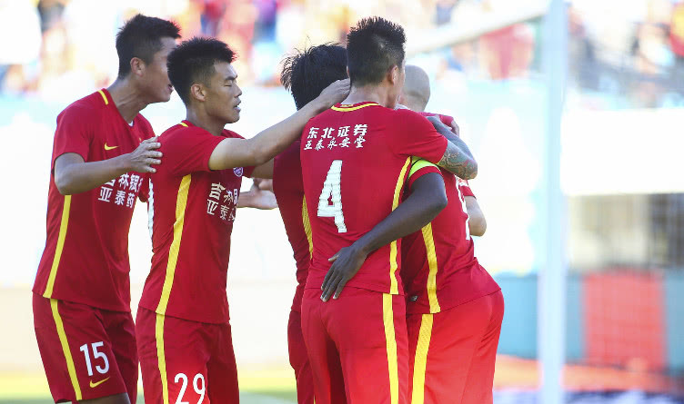  里尔vs巴黎焦点战，VAR介入改判引争议  