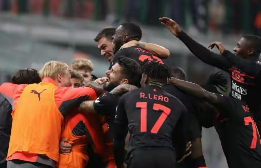  那不勒斯豪取八连胜，奥斯梅恩领跑射手榜  